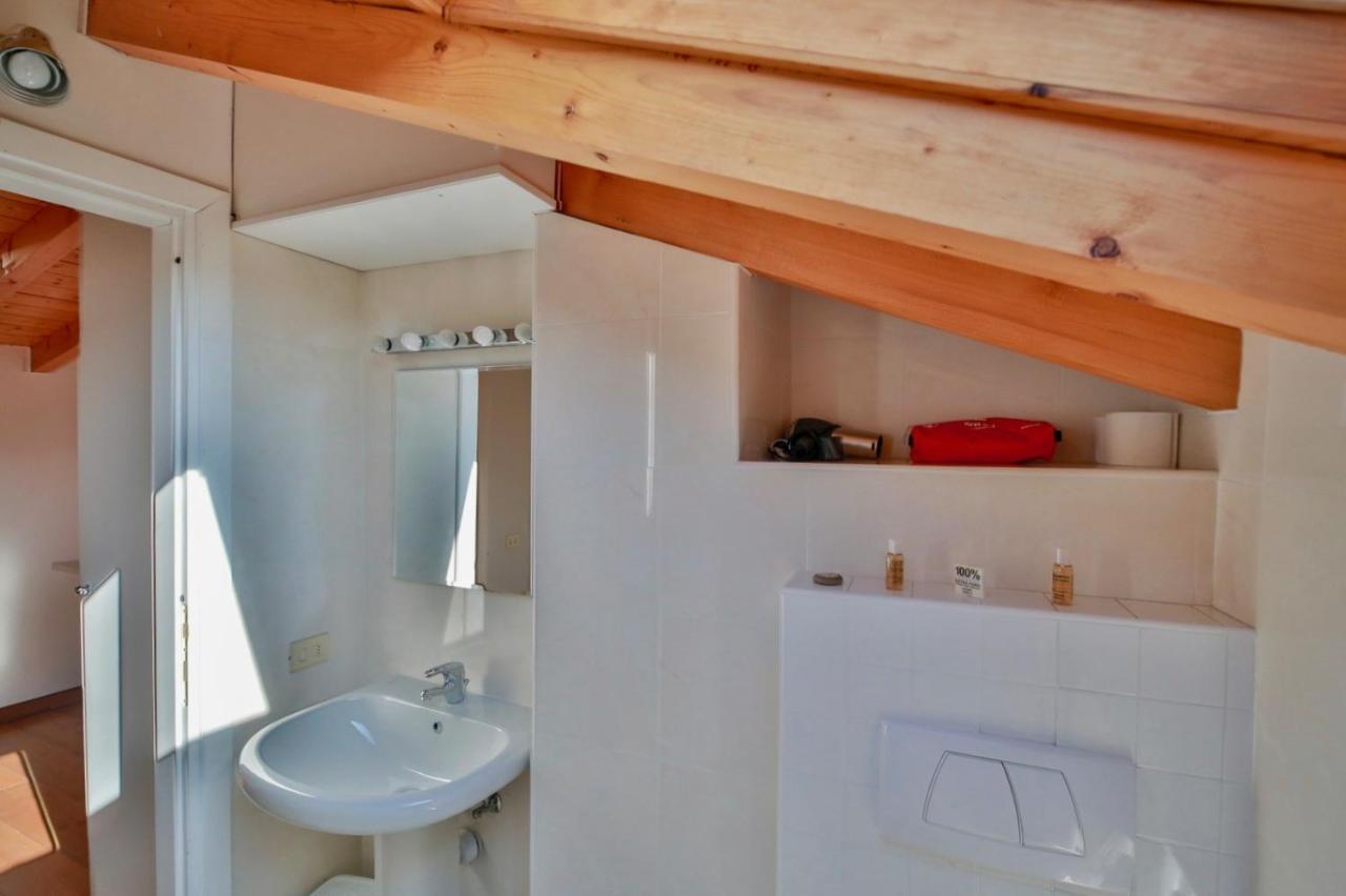 Contempora Apartments - Ca' Brenta Attic Сан-Феделе-Интельви Экстерьер фото