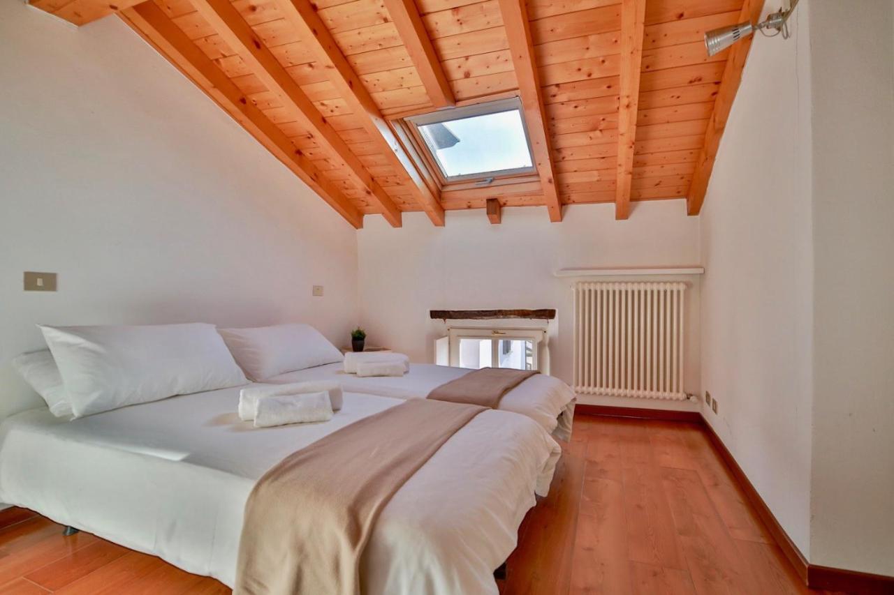 Contempora Apartments - Ca' Brenta Attic Сан-Феделе-Интельви Экстерьер фото